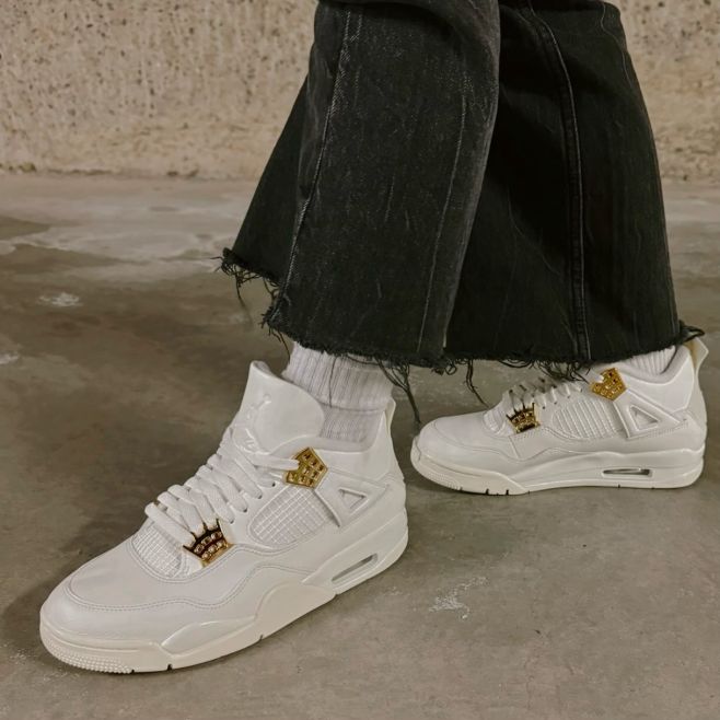 Obuj klasiku, co nikdy nevyjde z módy. Legendární Jordan 4 Retro Metallic Gold můžeš mít i ty!✨🏀 #sneakerbouee...